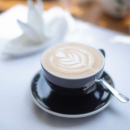 Bonne Chance Restaurant And Hotel Bazakerettye Экстерьер фото
