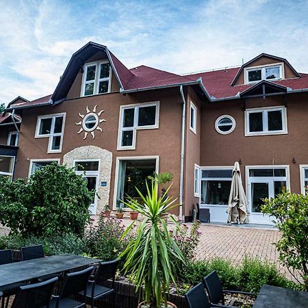 Bonne Chance Restaurant And Hotel Bazakerettye Экстерьер фото